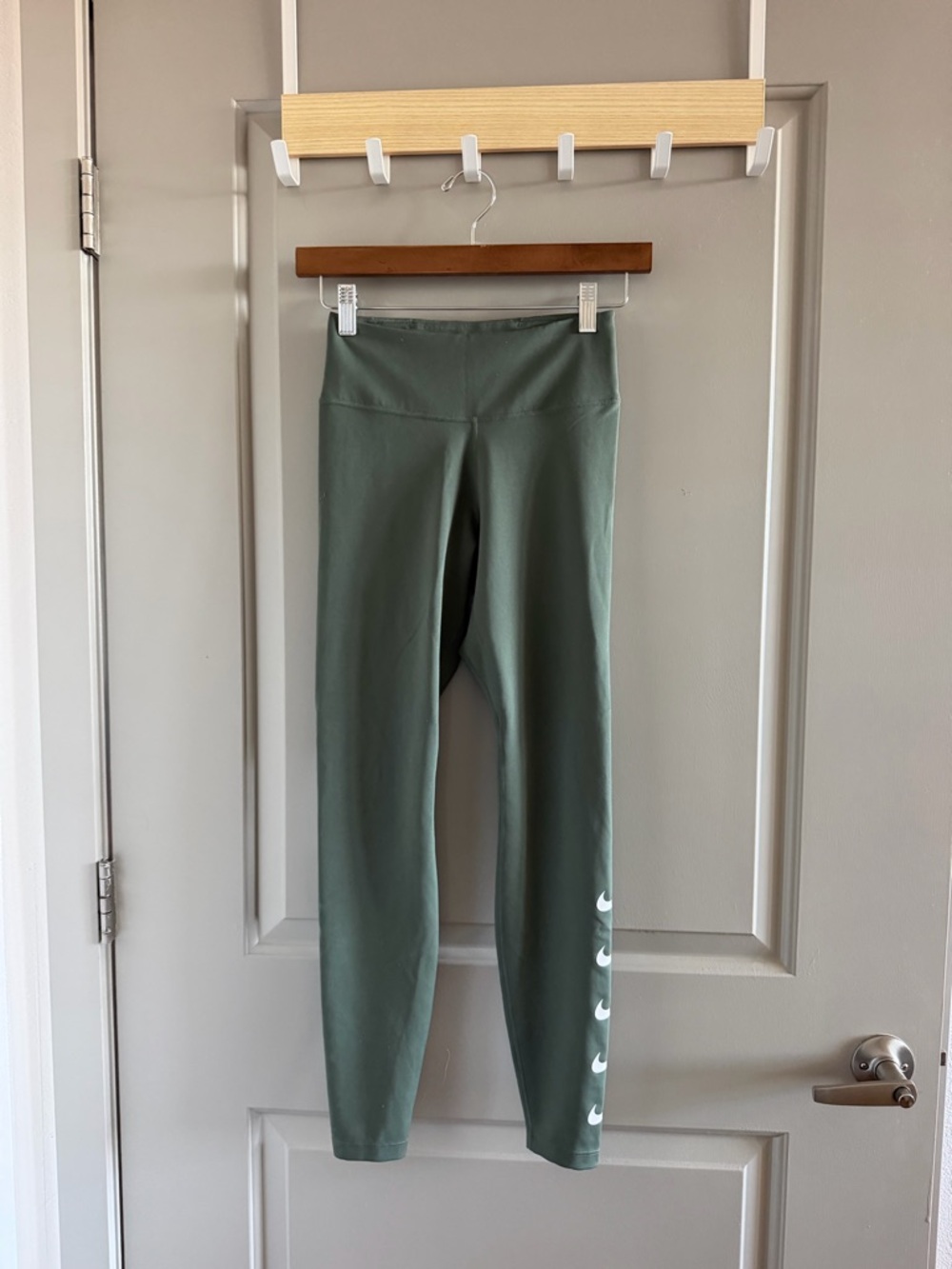 Nike Olive Green High-Rise Athletic Leggings with White Swoosh Accent